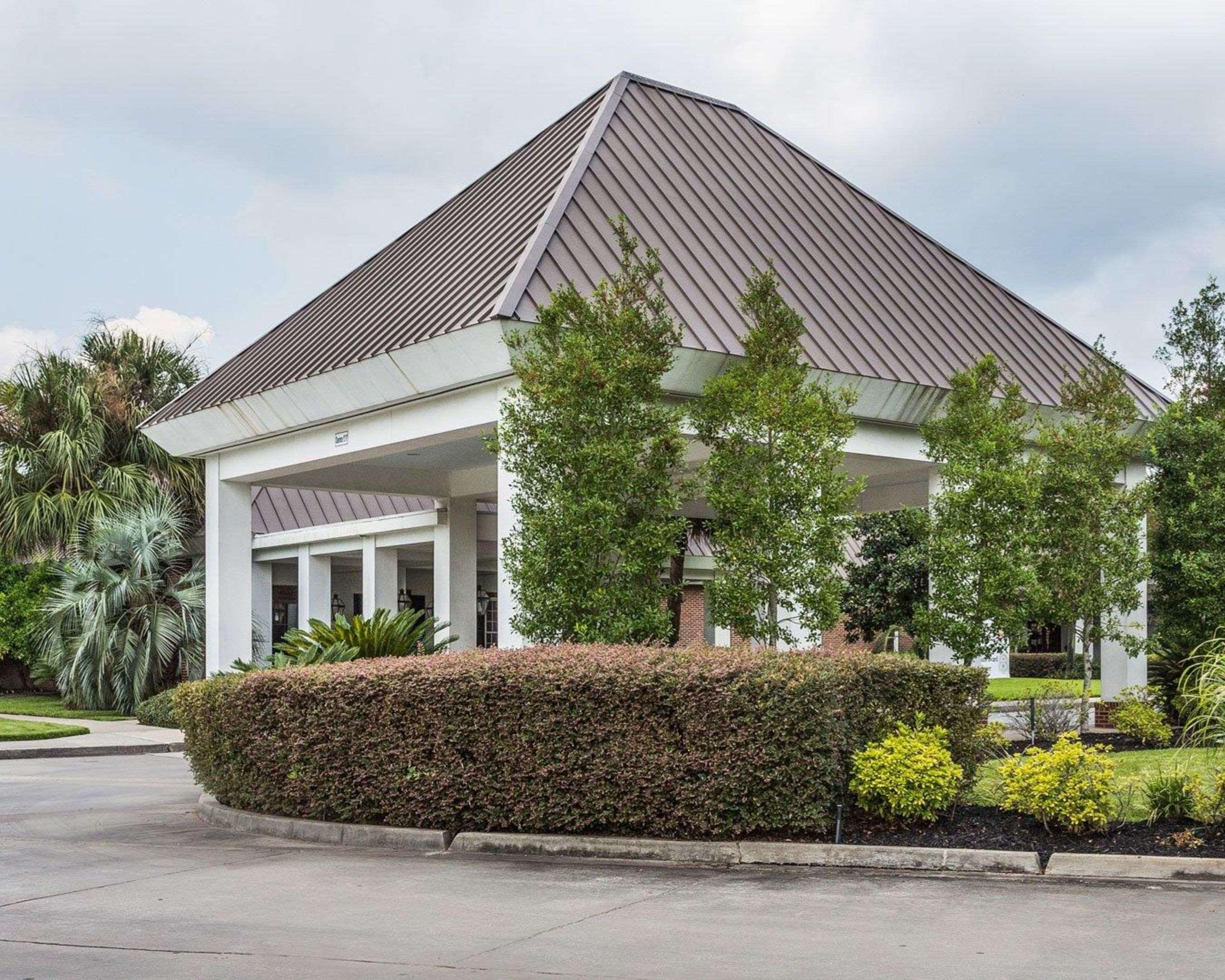Clarion Inn Conference Center Gonzales Exterior photo